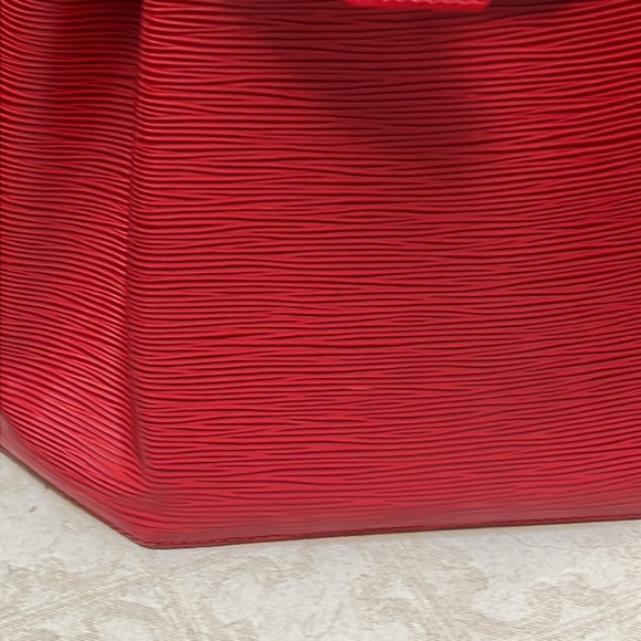 Authentic like new Louis Vuitton epi sac D’Epaule GM red castillan with wallet. - Picture 13 of 14